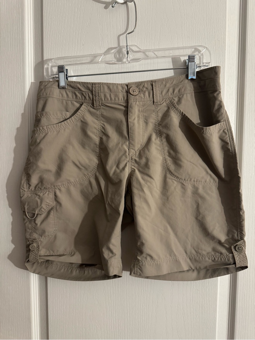 Mountain Hardwear Men's Cargo Shorts in Khaki